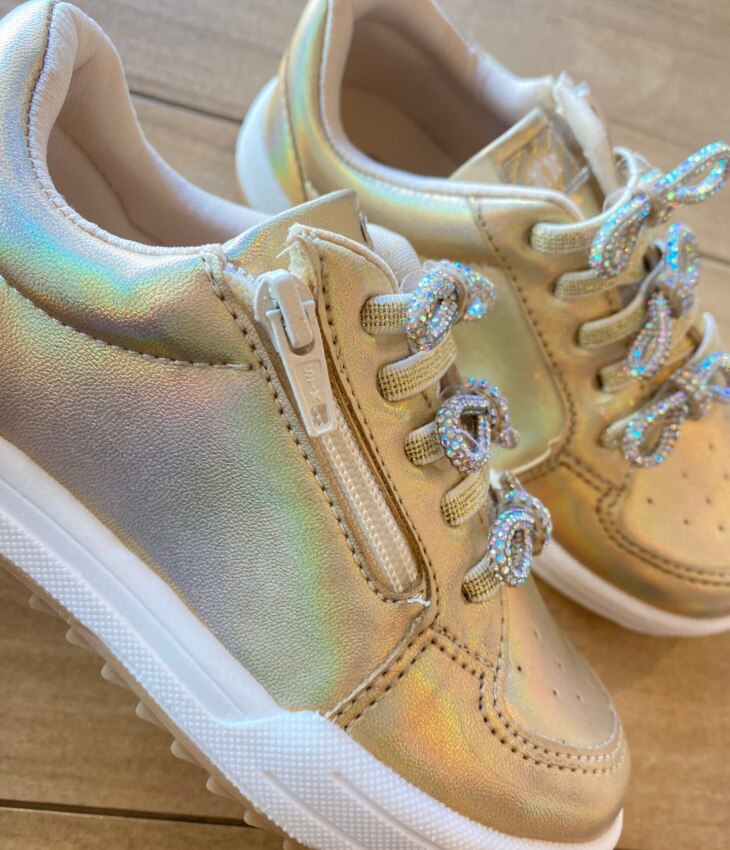 Tênis Infantil Feminino Detalhes em Laços com Strass Dourado Fernanda Ramos Kids