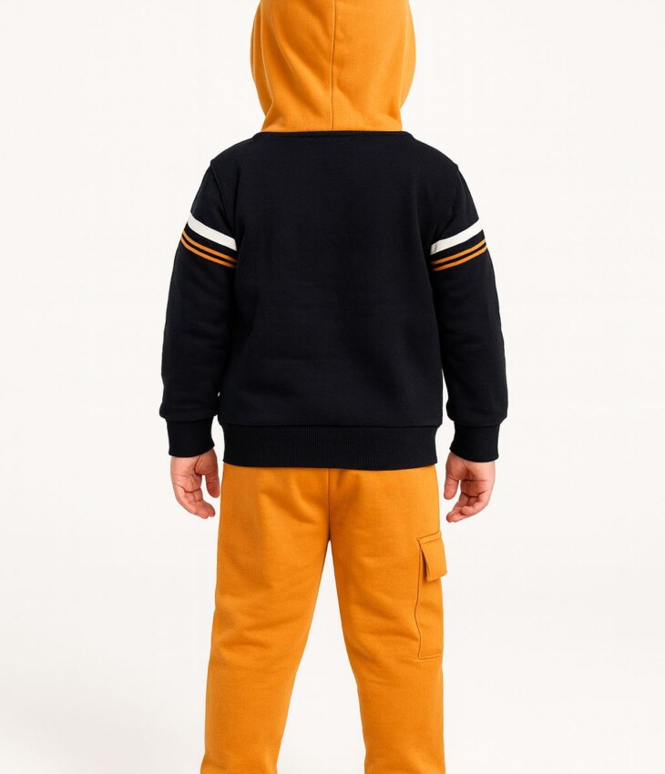 fernandaramoskids com­ br Conjunto Infantil Masculino Jaqueta Preta e Calça Jogger Laranja1