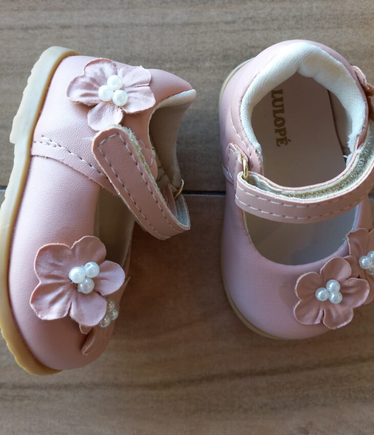 fernandaramoskids com­ br Sapatilha Infantil Feminina Nude com Detalhes Florzinha