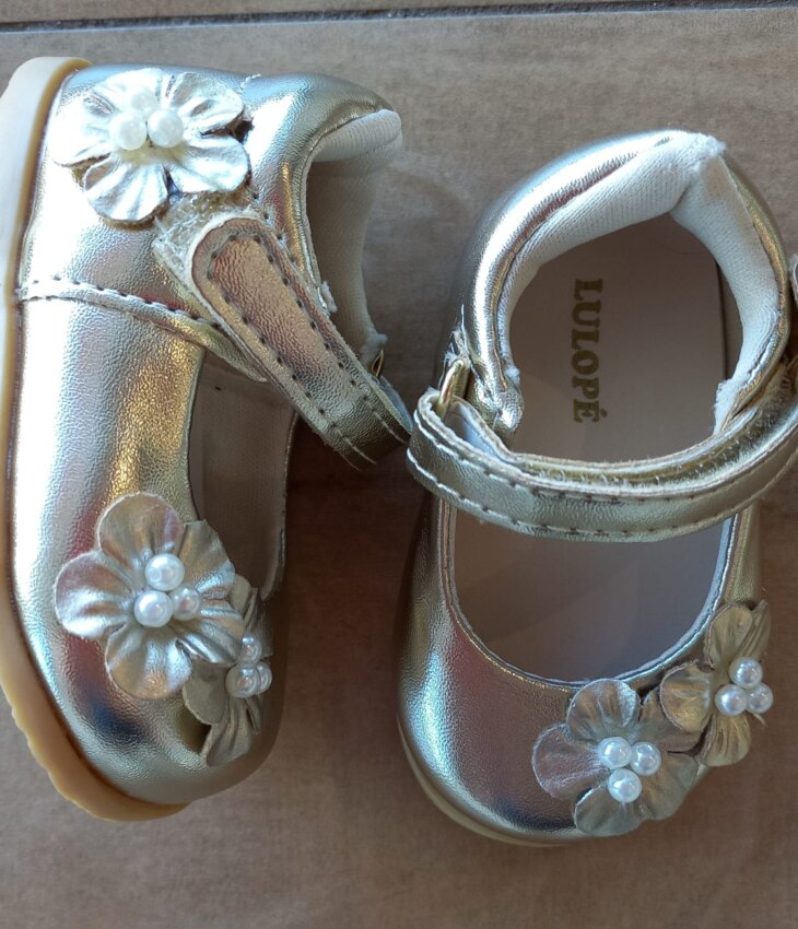Sapatilha Infantil Feminina Ouro Light com Florzinhas Fernanda Ramos Kids