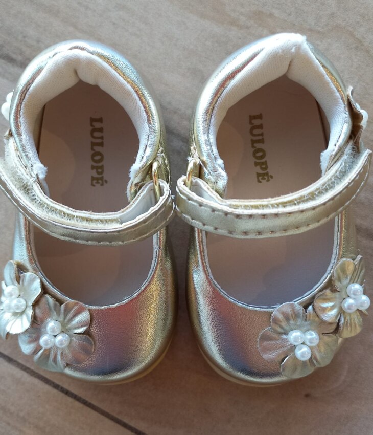 Sapatilha Infantil Feminina Ouro Light com Florzinhas Fernanda Ramos Kids