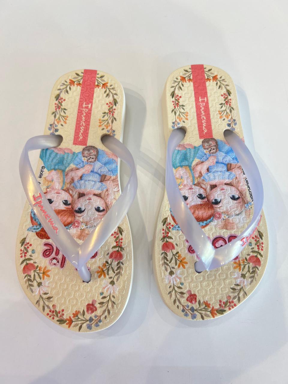 Chinelo Infantil Feminino de Personagem Bege Perola da Fernanda Ramos Kids