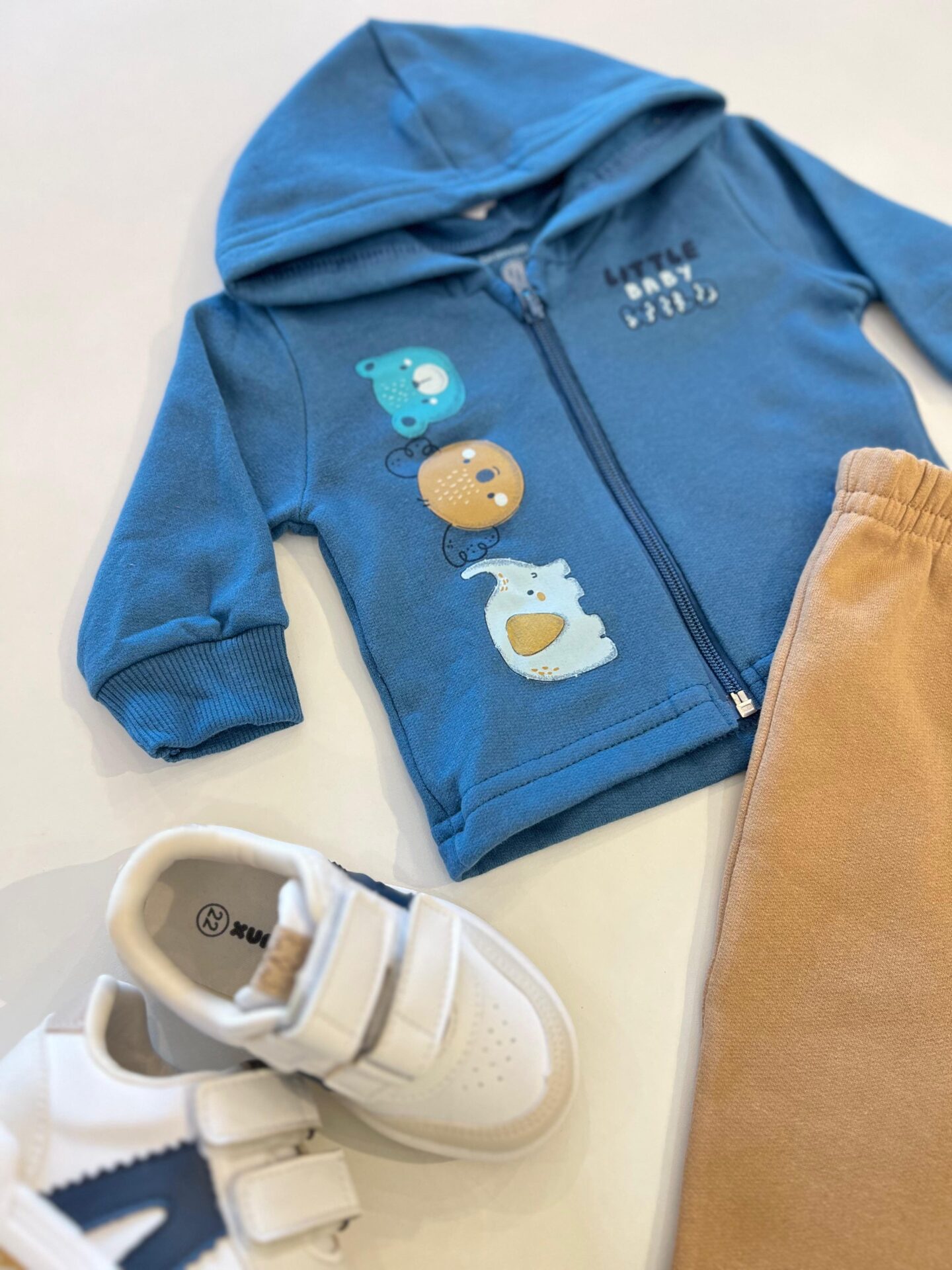 Conjunto Infantil Masculino Jaqueta Azul e Calça Jogger Bege Fernanda Ramos Kids