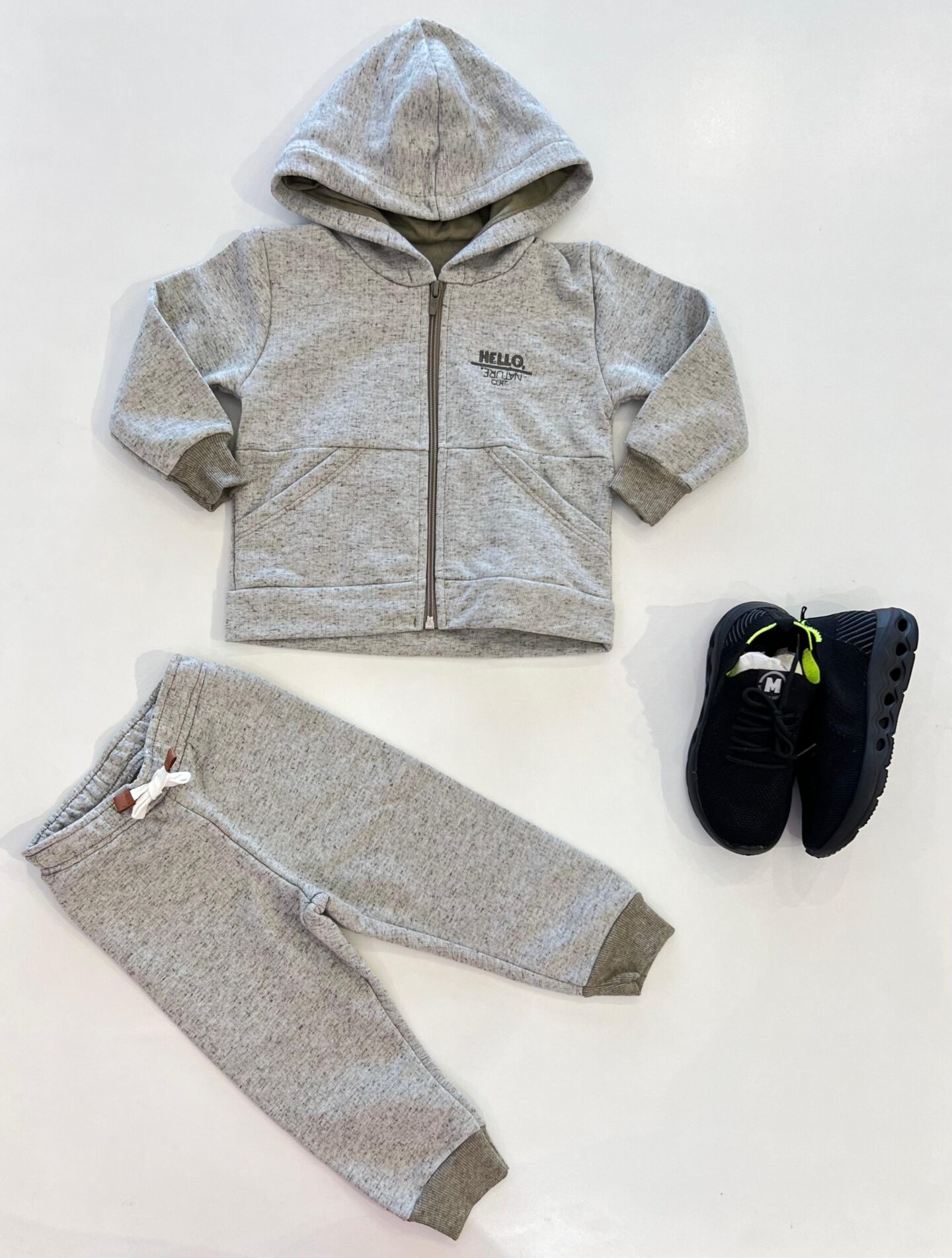 Conjunto Infantil Masculino Jaqueta Bolso Frontal e Calça Cinza Mescla Fernanda Ramos Kids