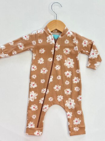 Macacão Infantil Feminino com Zíper Lateral Estampado Flores Fernanda Ramos Kids