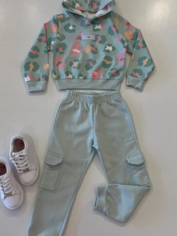 Conjunto Infantil Feminino Blusão Estampado e Calça Jogger Verde Água da Fernanda Ramos Kids