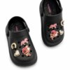 Babuche Infantil Feminino Preto com Pins de Ferradura e Cavalo Fernanda Ramos Kids