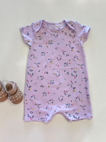 Macaquinho Infantil Feminino Estampado Florzinhas Lilás Fernanda Ramos Kids